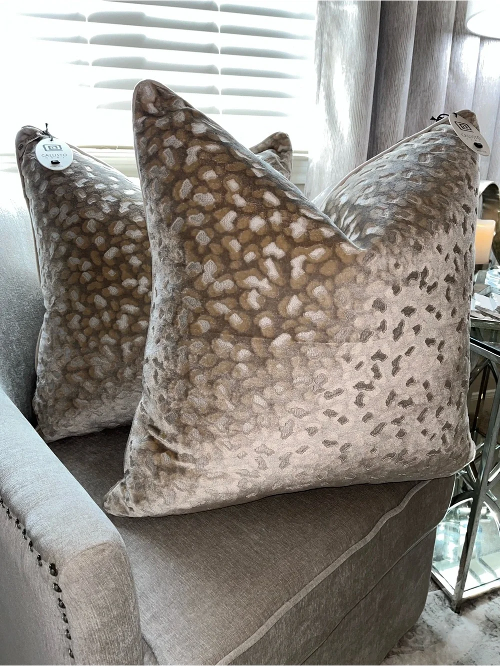 1-NWT CALLISTO HOME GOLD GRAY LEOPARD DESIGN LUXURY DECORATIVE PILLOW(T02753F11)